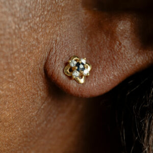 Puces d'Oreilles Marguerite Saphir Or Jaune 18K