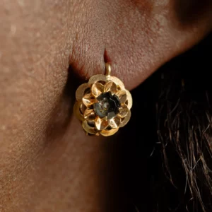 Boucles d'Oreilles Dormeuses Fleur Pierre Noire Or 18K